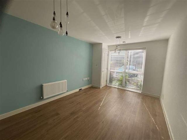 Flat for sale in Laindon, Essex