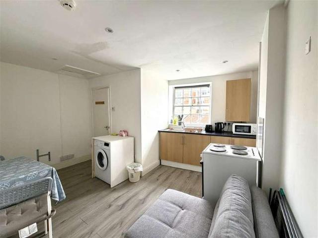 Flat for sale in Stokes Croft, Feckenham