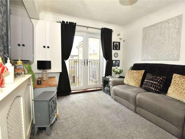 Flat for sale in Horseport, Ashurst Bridge