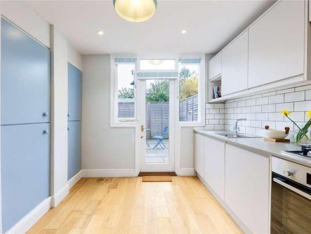 Flat for sale in Southfields, Greater London