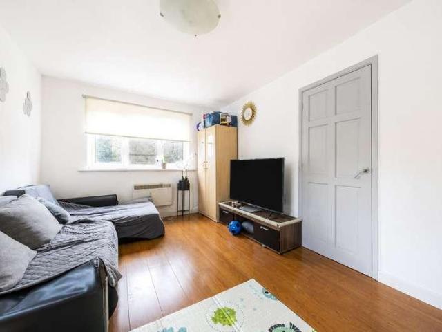 Flat for sale in Stratford Marsh, Greater London