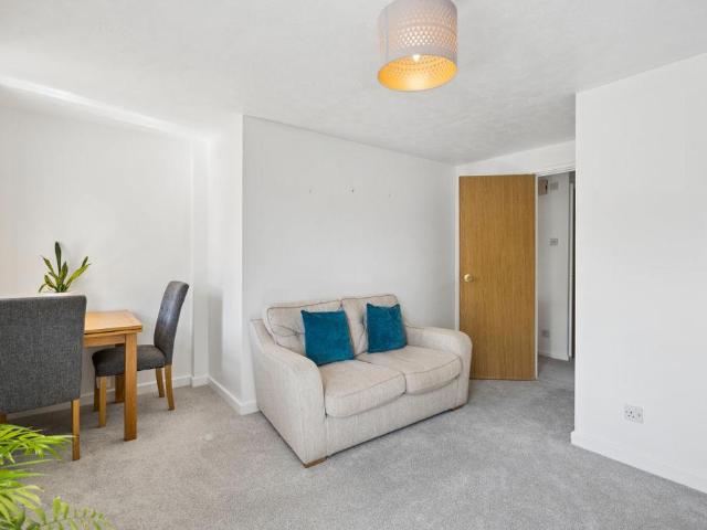 Flat for sale in Wooburn, Bourne End