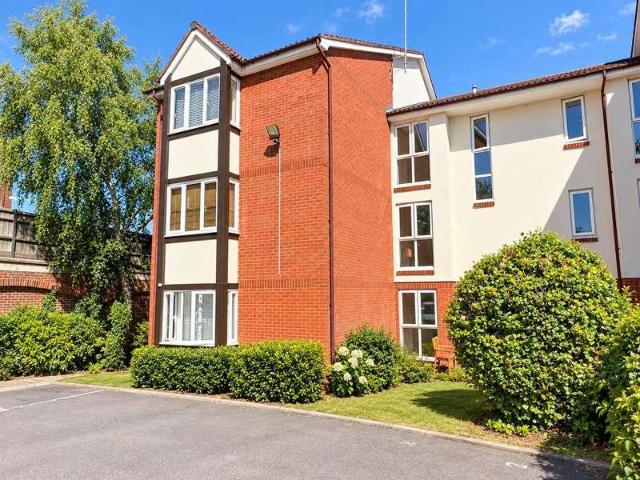Flat for sale in Three Bridges, Glynde