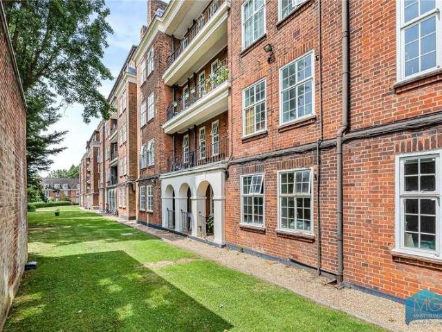 Flat for sale in Golders Green, Greater London