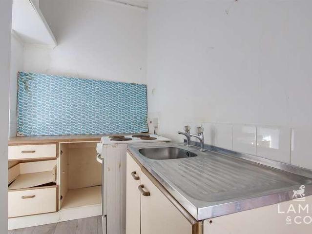 Flat for sale in Dale Hill, Essex
