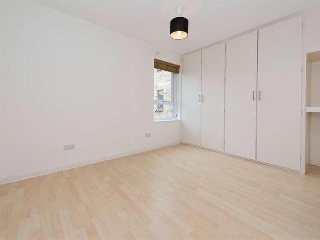 Flat for sale in Archway, Greater London