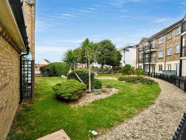 Flat for sale in Crumbles, Eastbourne
