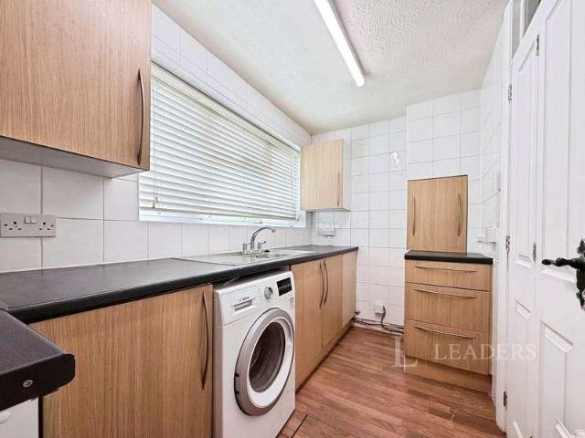 Flat for sale in Westmill, King's Walden