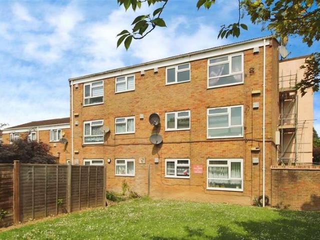Flat for sale in Slough