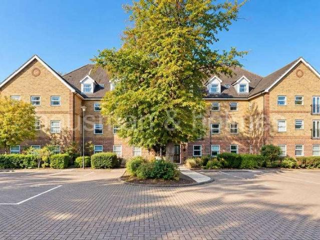 Flat for sale in London Borough of Barnet, Greater London