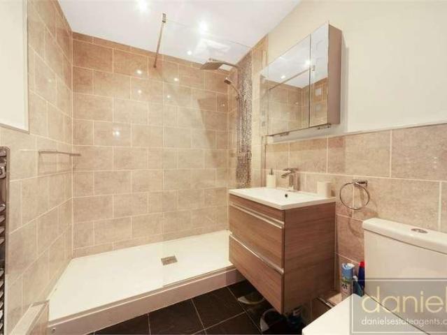 Flat for sale in Harlesden, Greater London