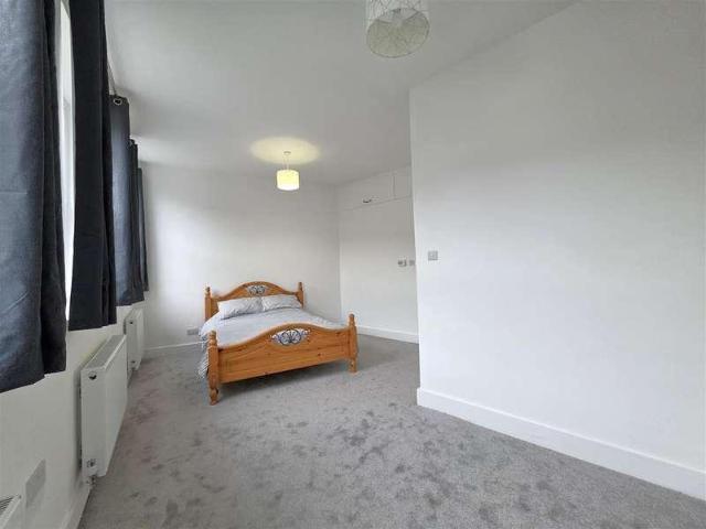 Flat for sale in South Cliff, Kepwick