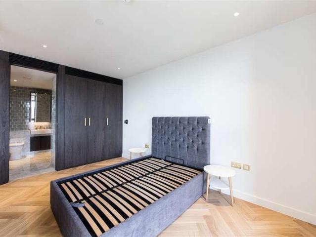 Flat for sale in West Hampstead, Greater London