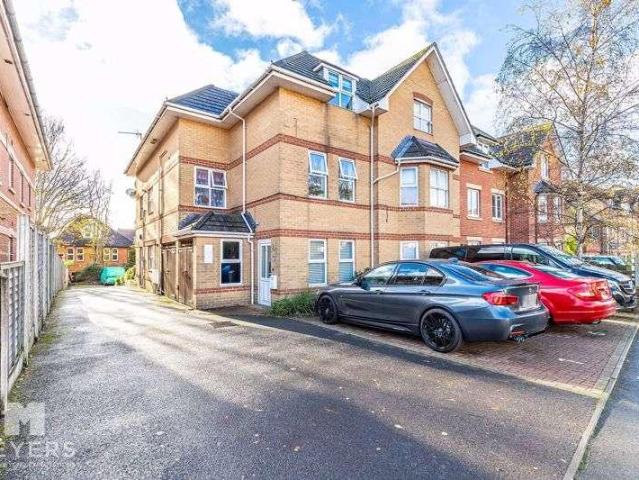 Flat for sale in Boscombe, Bournemouth