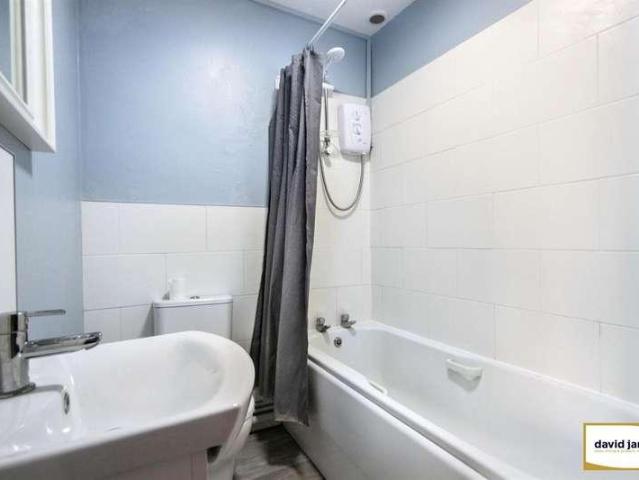 Flat for sale in Poverest, Greater London