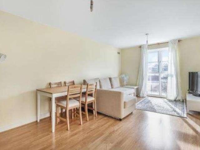Flat for sale in Horsell, Woking