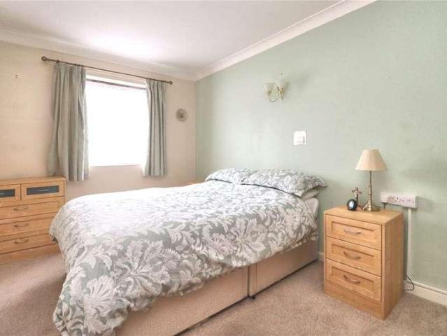Flat for sale in Horsell, Woking