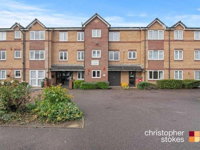 Flat for sale in Broxbourne, Hertfordshire