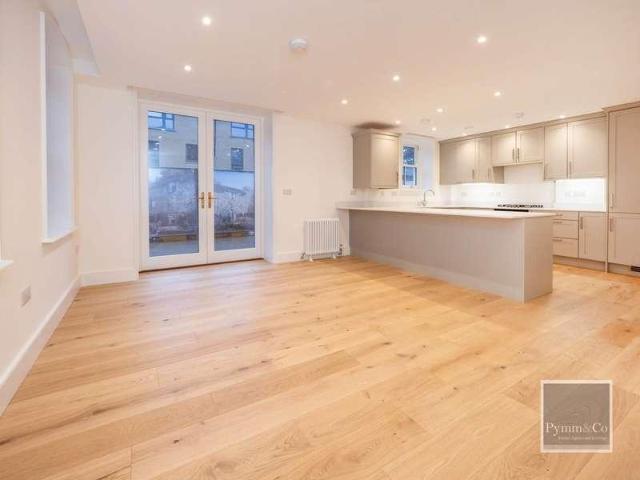 Flat for sale in East Bank, Norfolk