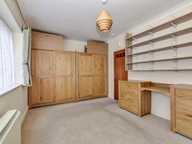Flat for sale in Batchworth, Hertfordshire
