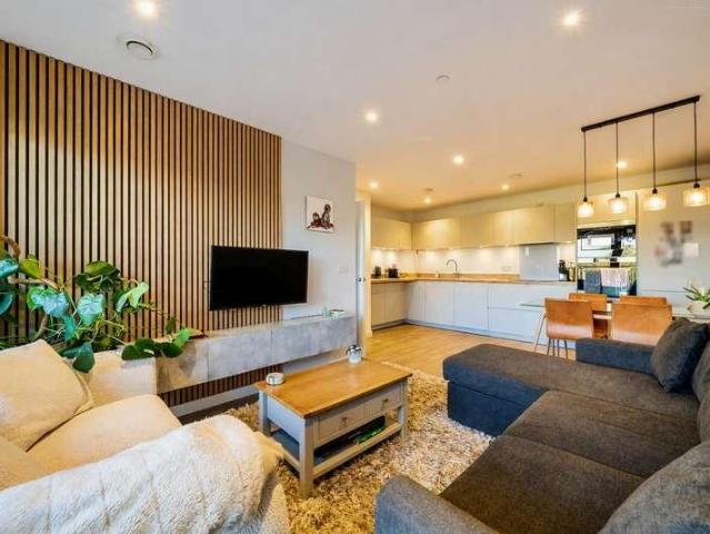 Flat for sale in London Borough of Lewisham, Deptford