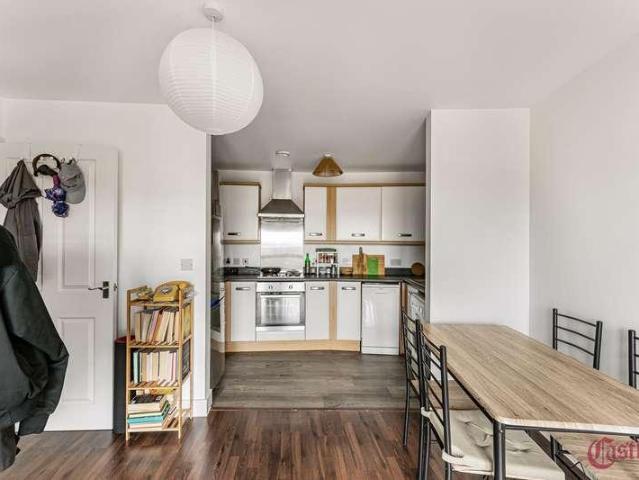 Flat for sale in London Borough of Hackney, Greater London