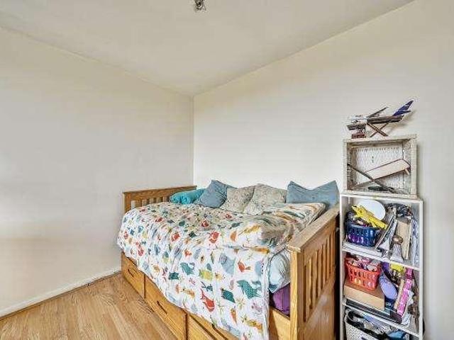 Flat for sale in London Borough of Hounslow, Heston