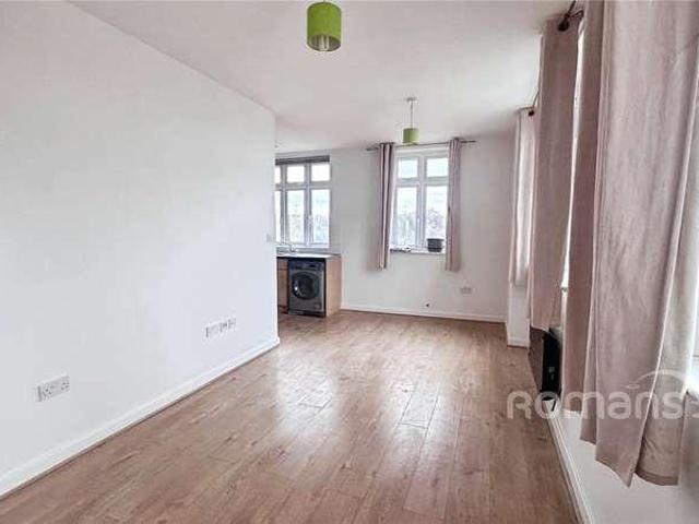 Flat for sale in Aldershot, Hampshire