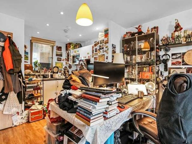 Flat for sale in Waterside Park, Silvertown