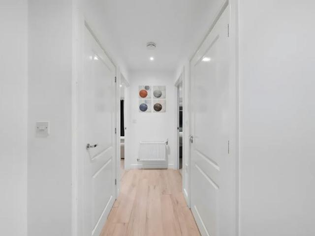 Flat for sale in London Borough of Merton, Merton Park