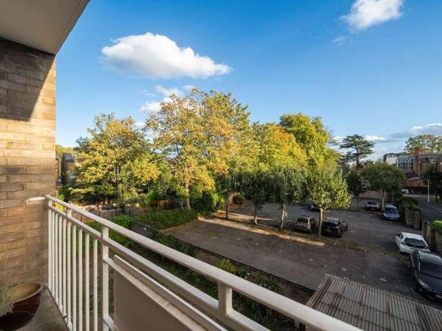Flat for sale in London Borough of Richmond upon Thames, Greater London