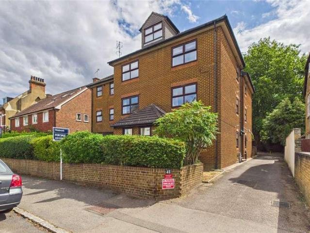 Flat for sale in Streatham, Greater London