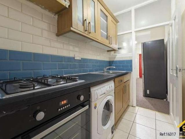 Flat for sale in London Borough of Croydon, Selhurst