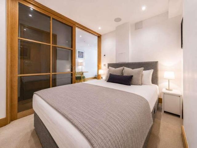 Flat for sale in Paddington, Greater London