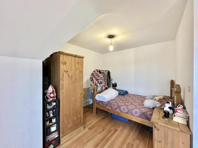 Flat for sale in London Borough of Ealing, Greater London