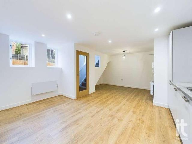 Flat for sale in Hazel Grove, Greater Manchester