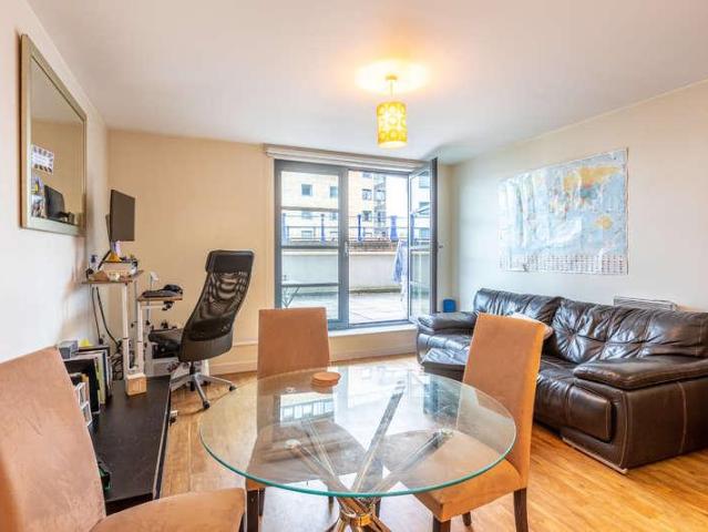 Flat for sale in Locksley Estate, Limehouse