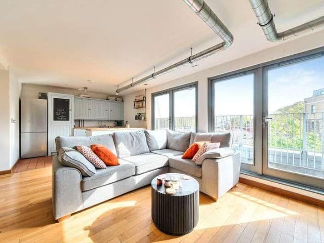 Flat for sale in Greater London