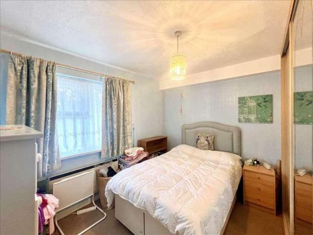 Flat for sale in Alton Barnes, Essex