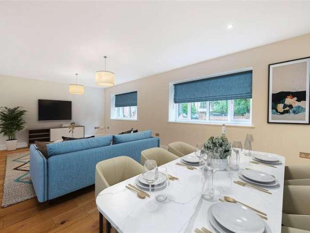 Flat for sale in Mindenhurst, Heol-las