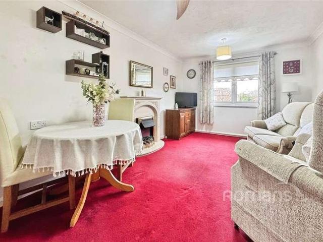 Flat for sale in Little Sandhurst