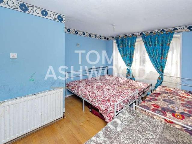 Flat for sale in Barking