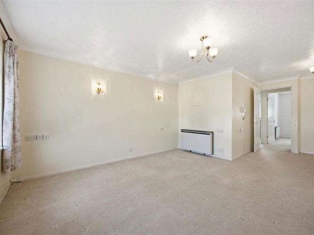 Flat for sale in Ickenham, Greater London