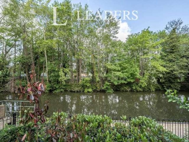Flat for sale in Brook Street, Bourne Vale