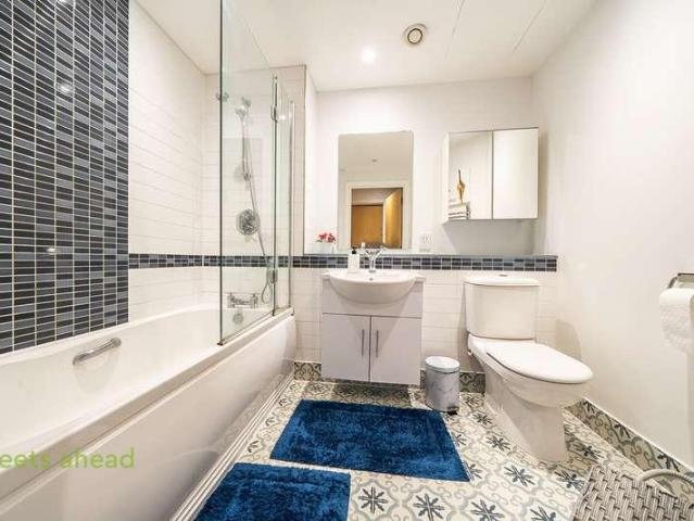 Flat for sale in London Borough of Croydon, Addiscombe