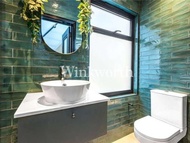 Flat for sale in Palmers Green, Greater London
