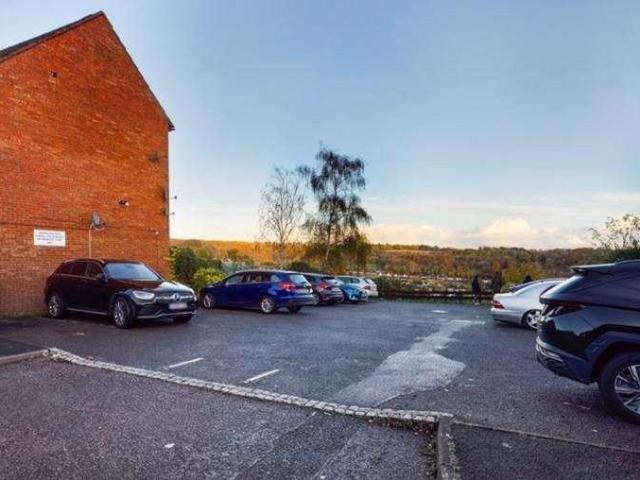 Flat for sale in Totteridge, Buckinghamshire