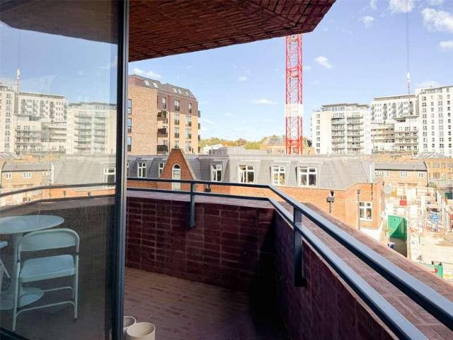 Flat for sale in Hoxton, De Beauvoir Town