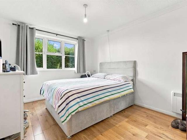 Flat for sale in London Borough of Redbridge, Greater London