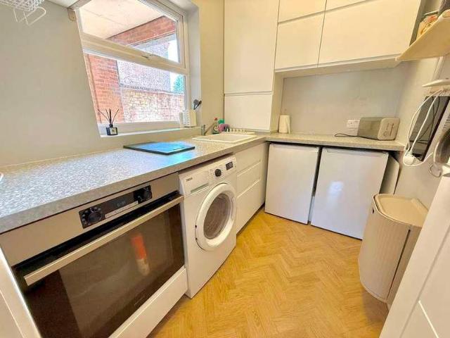 Flat for sale in Dunstable, Bedfordshire